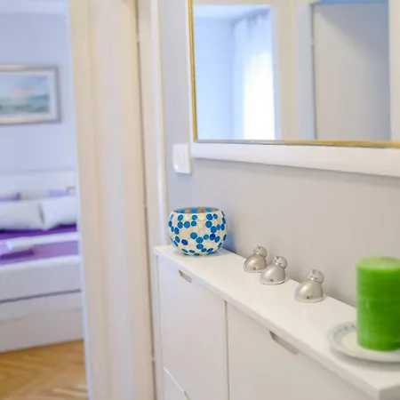 Comfortable And Stylish Apartment Split