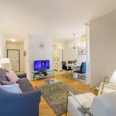 Apartment Comfortable And Stylish Split