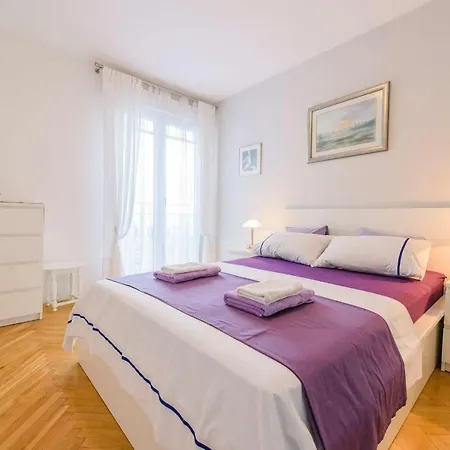 Comfortable And Stylish Apartment *